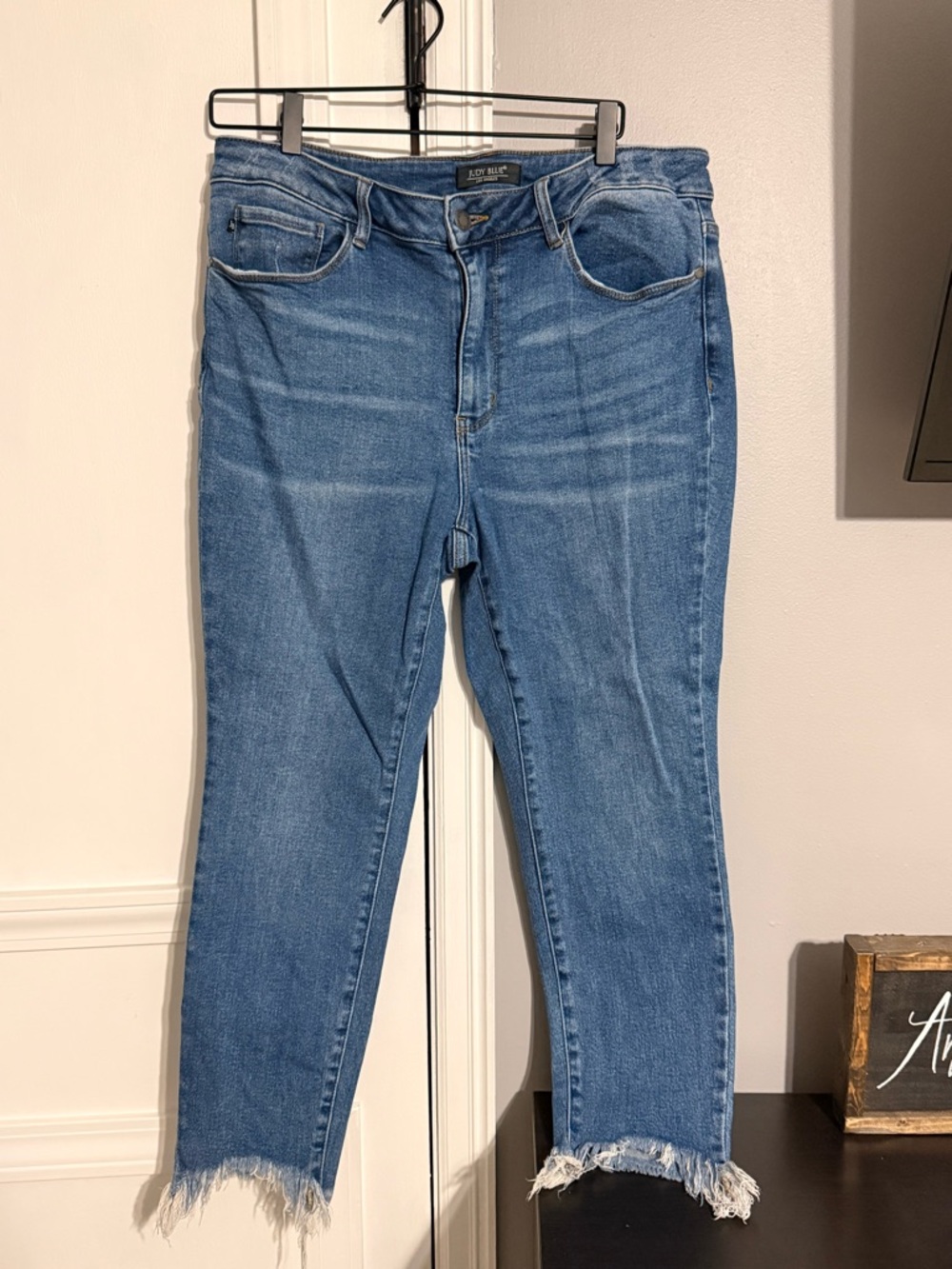 Judy Blue Medium Blue High-Rise Cropped Frayed-Hem Skinny Jeans